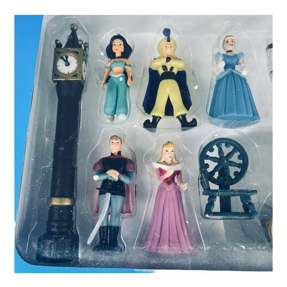 NEW Disney World CASTLE PLAYSET Cinderella Princess Friends Figurines Lights LG - Picture 10 of 16